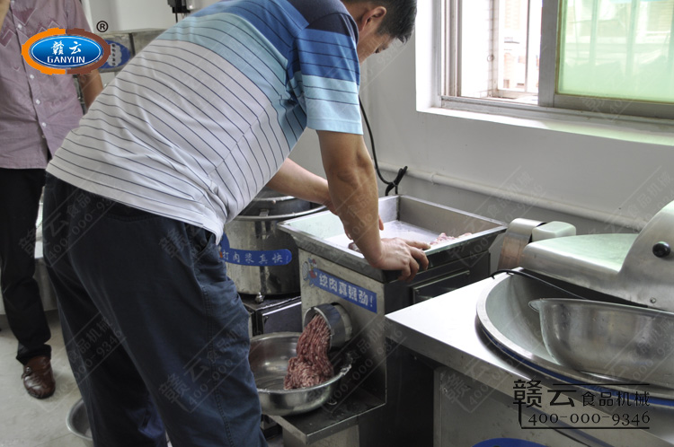 客戶試機體驗-強力絞肉機絞肉的操作