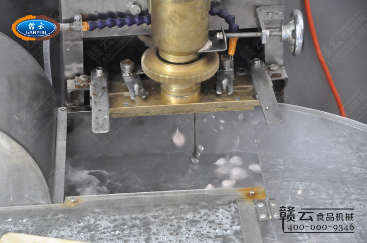 客戶試機體驗-肉丸成型機成型豬肉丸