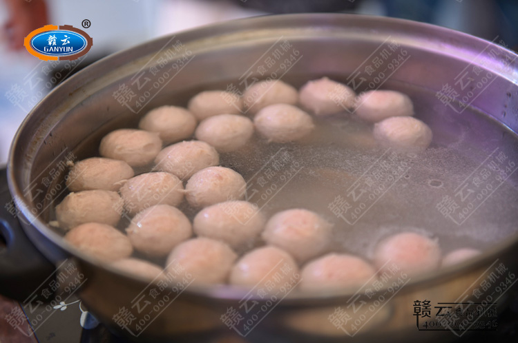 電磁爐煮熟包心肉丸